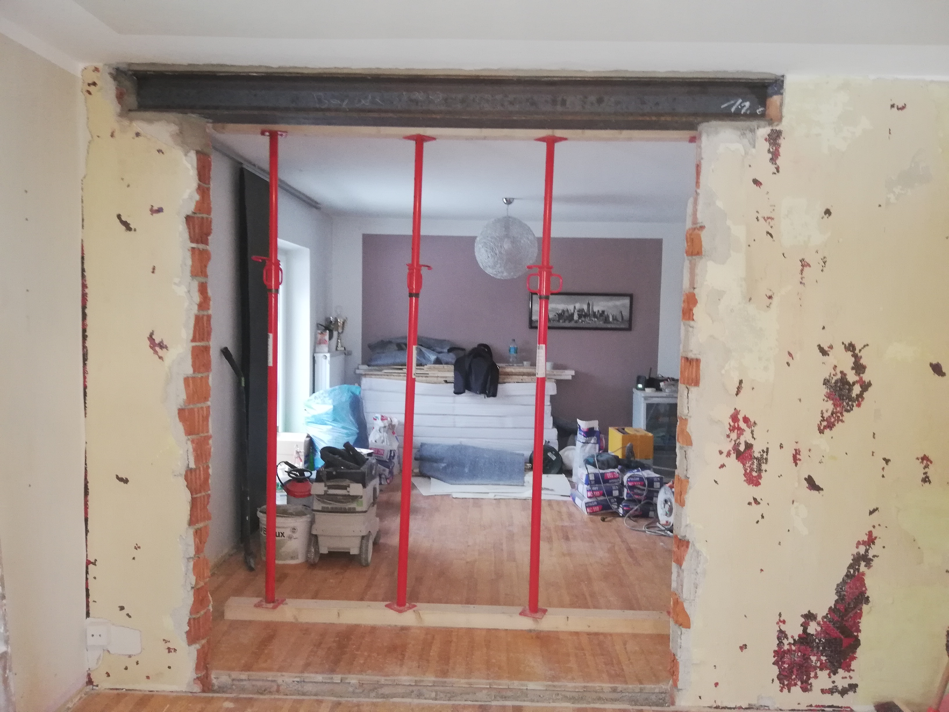 Wanddurchbruch mit Stahlträger
